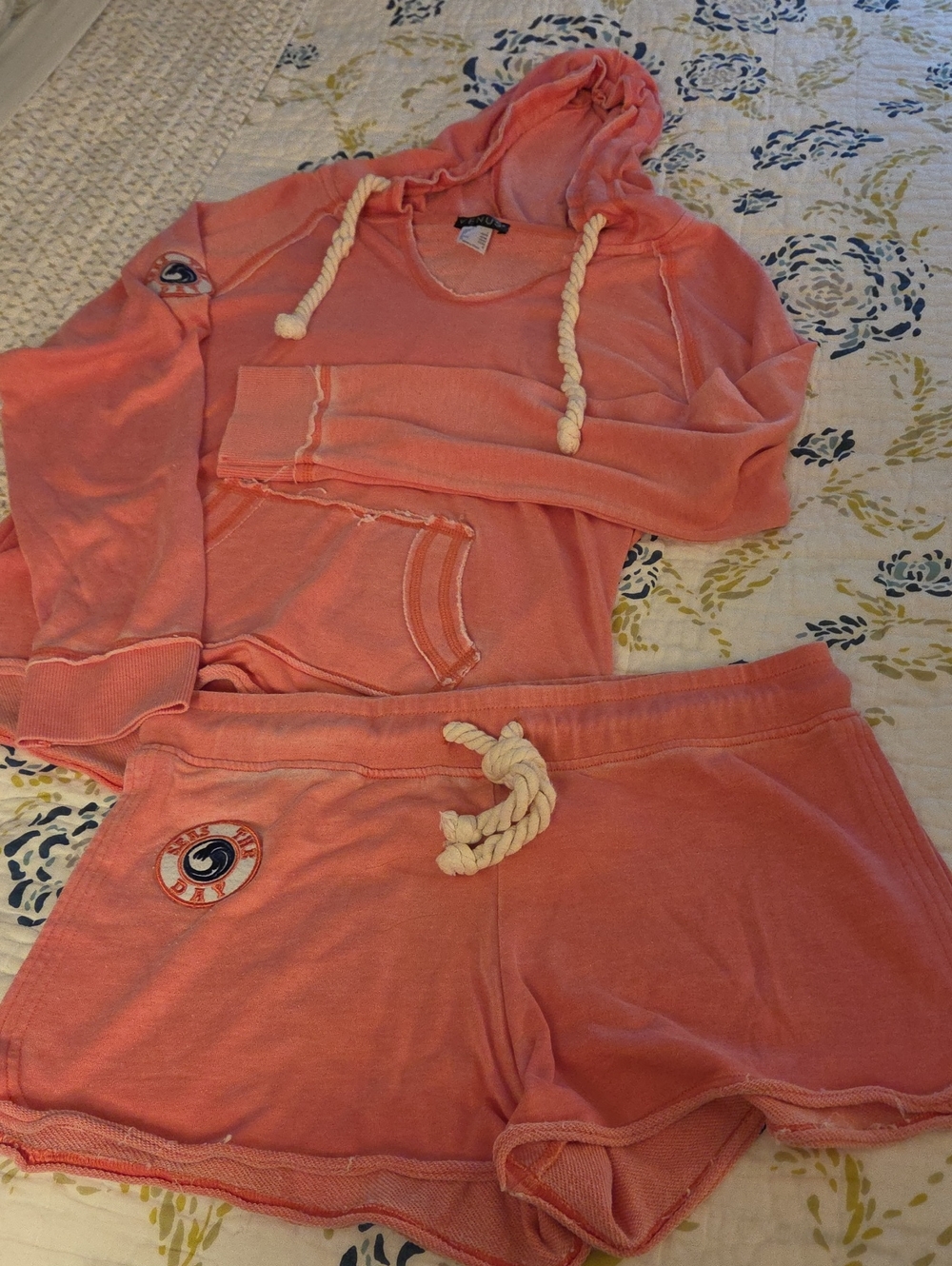 Venus Seas The Day Coral Hooded Lightweight Shorts Set Size L